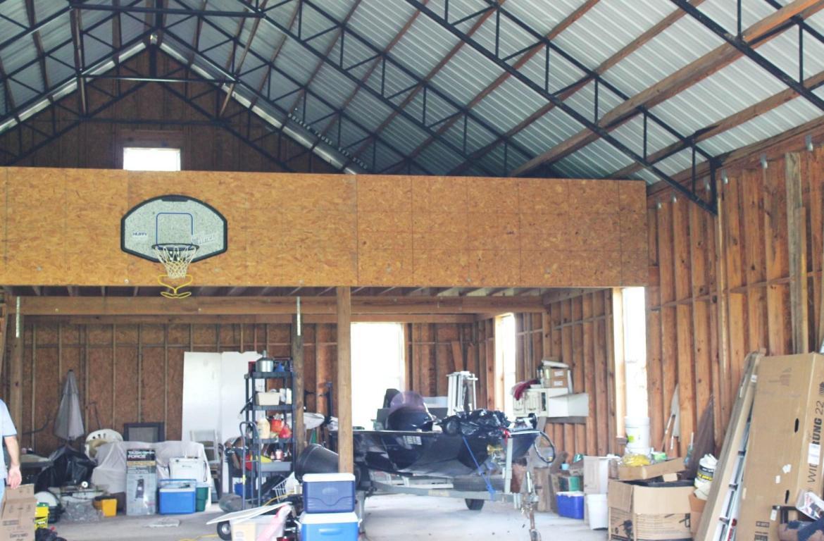 Metes and Bounds- 20 acres - Residential