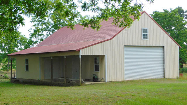 Metes and Bounds- 20 acres - Residential