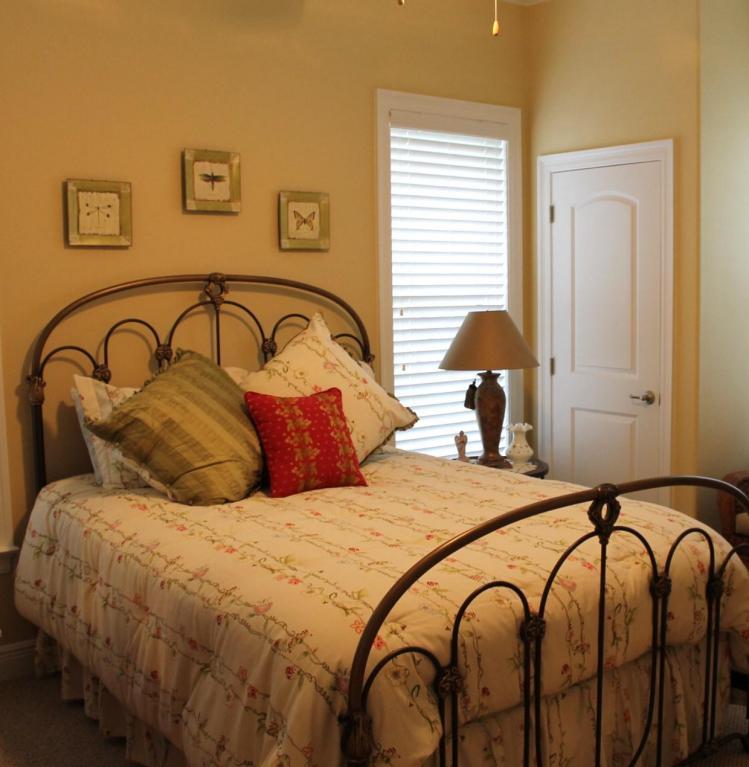 Metes and Bounds- 20 acres - Residential