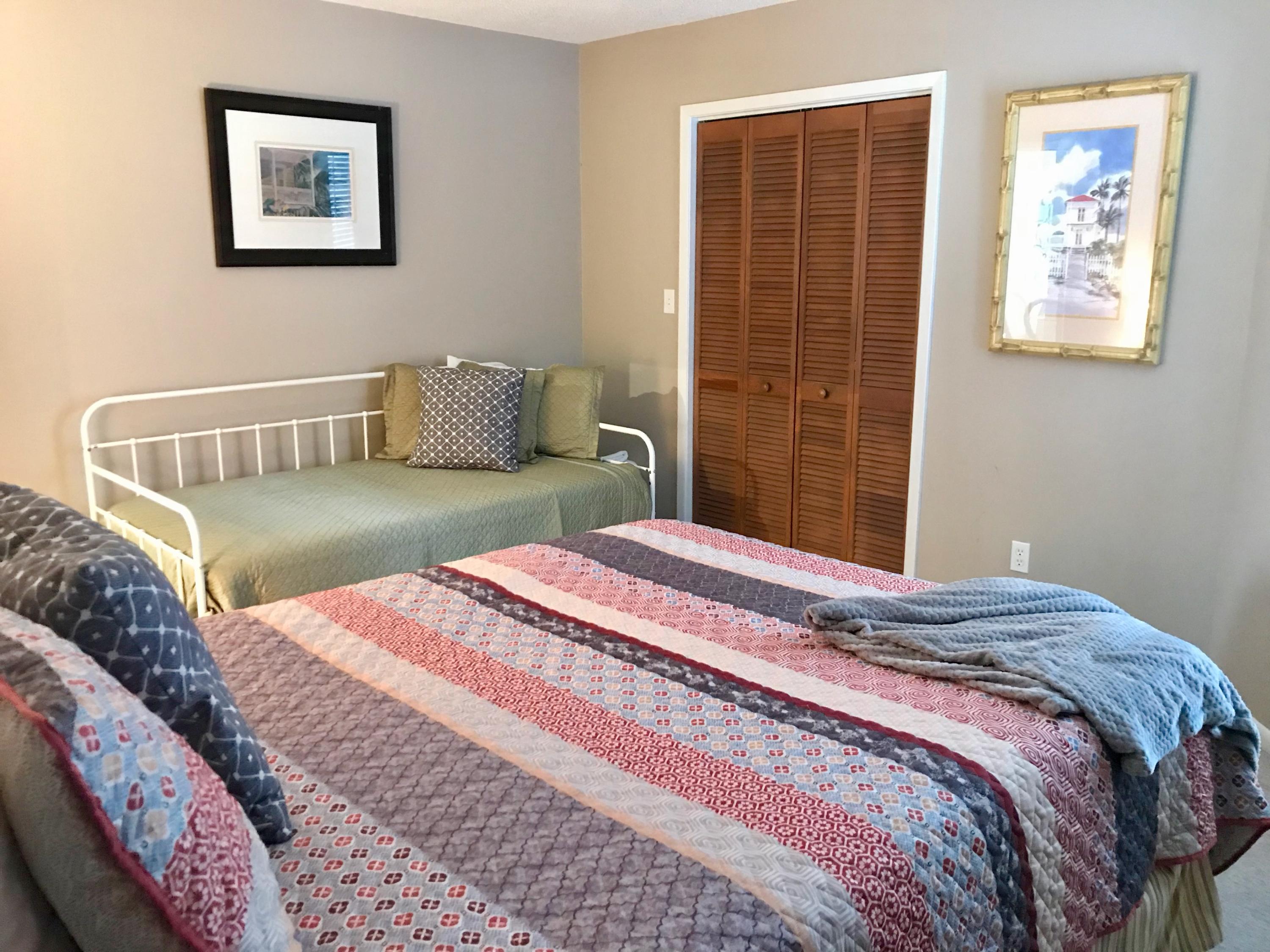 RIVIERA BEACH - Residential