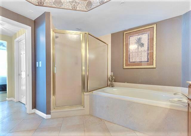 SILVER BEACH TOWERS - Residential