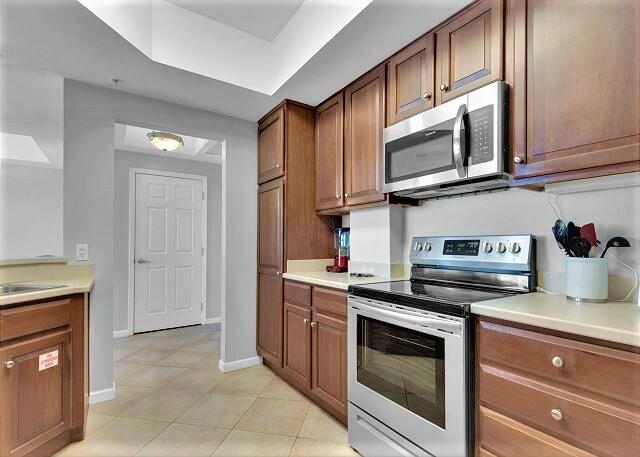 SILVER BEACH TOWERS - Residential