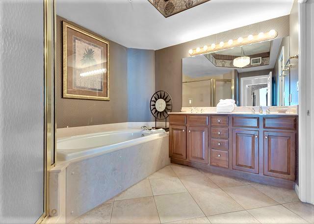 SILVER BEACH TOWERS - Residential