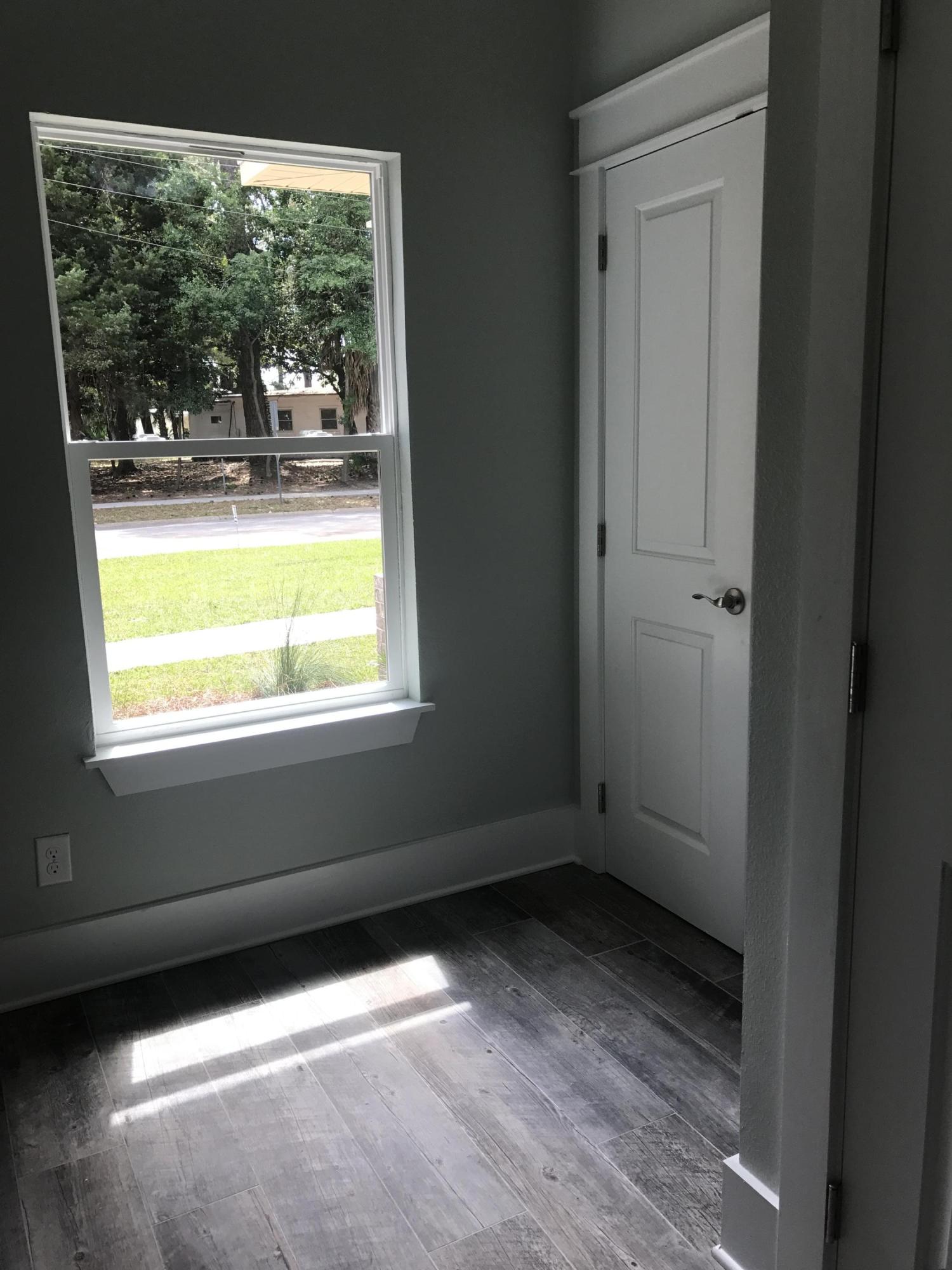 ELLIOTTS POINT - Residential