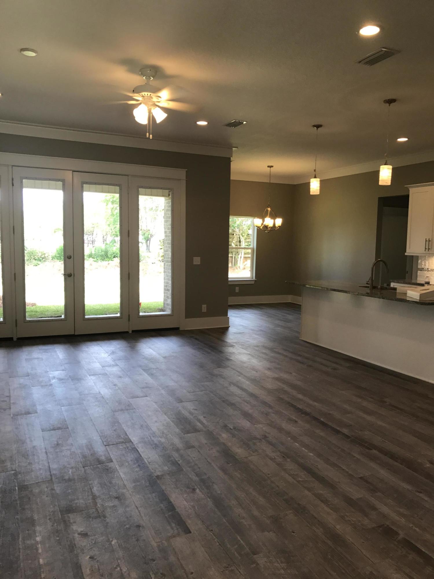 ELLIOTTS POINT - Residential