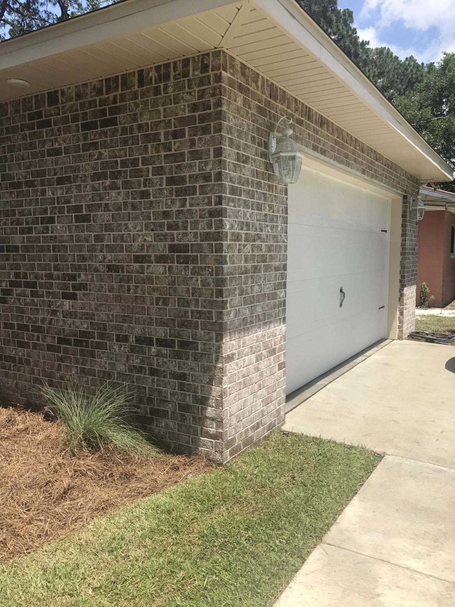 ELLIOTTS POINT - Residential