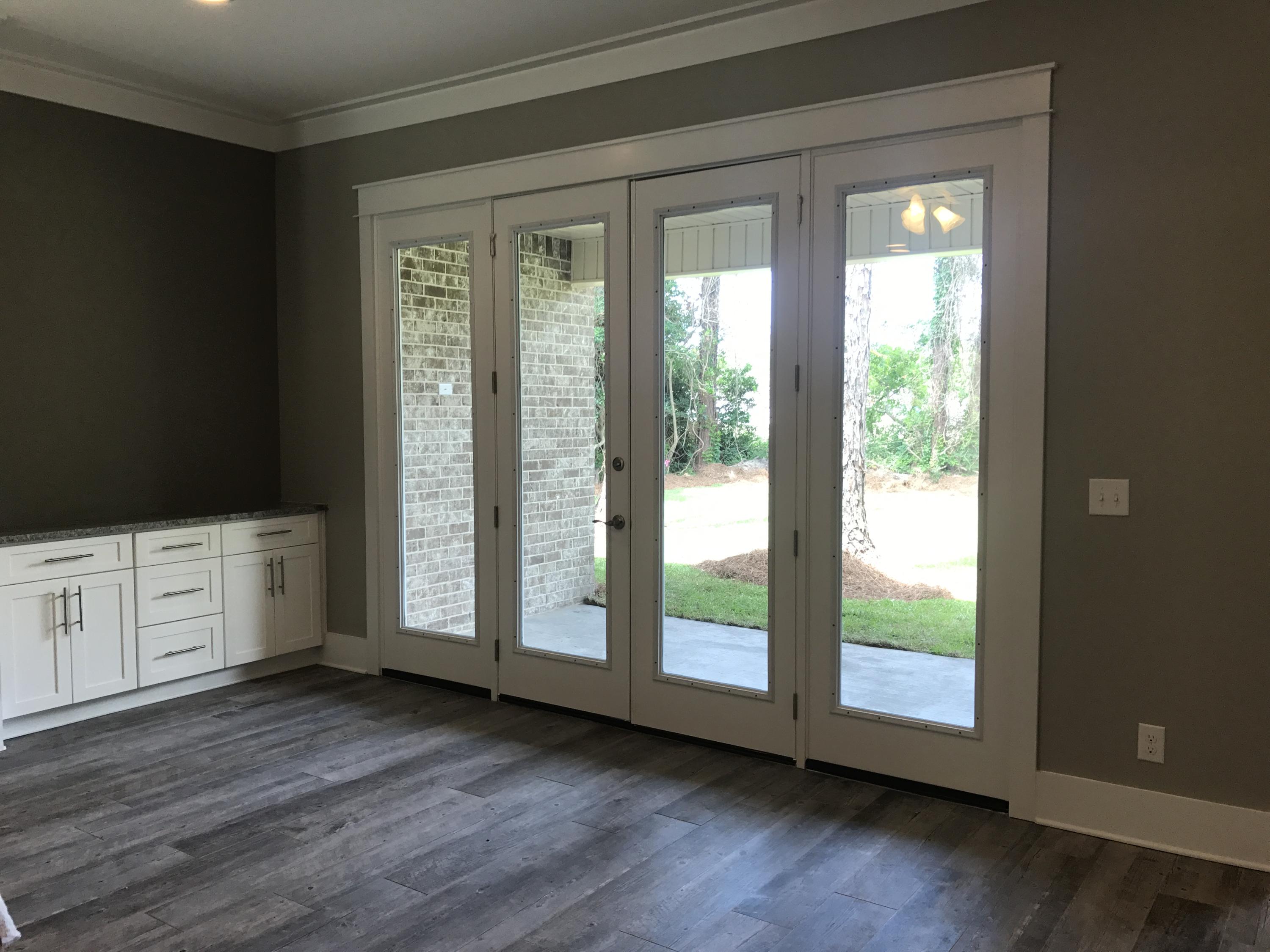 ELLIOTTS POINT - Residential