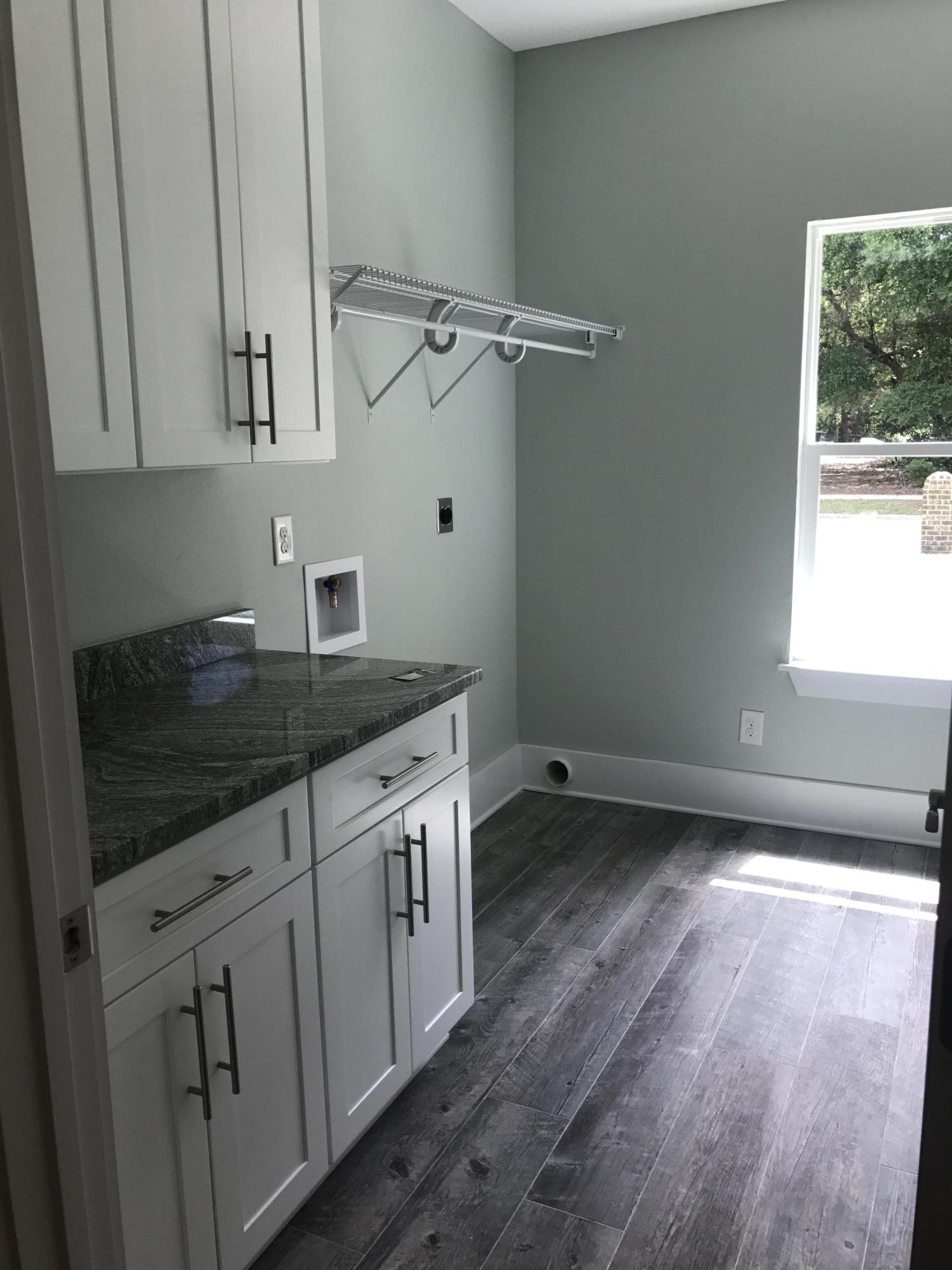 ELLIOTTS POINT - Residential