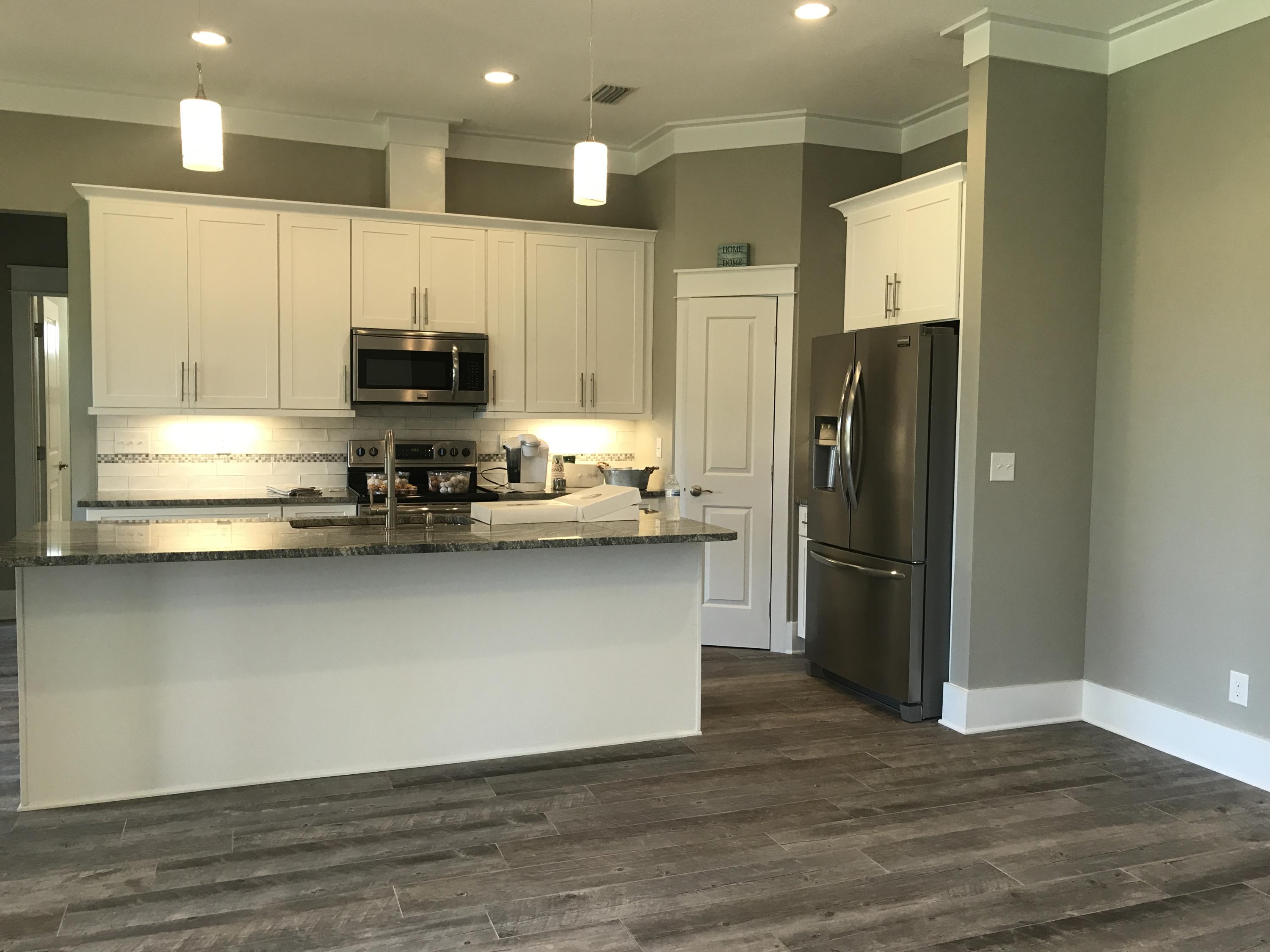 ELLIOTTS POINT - Residential