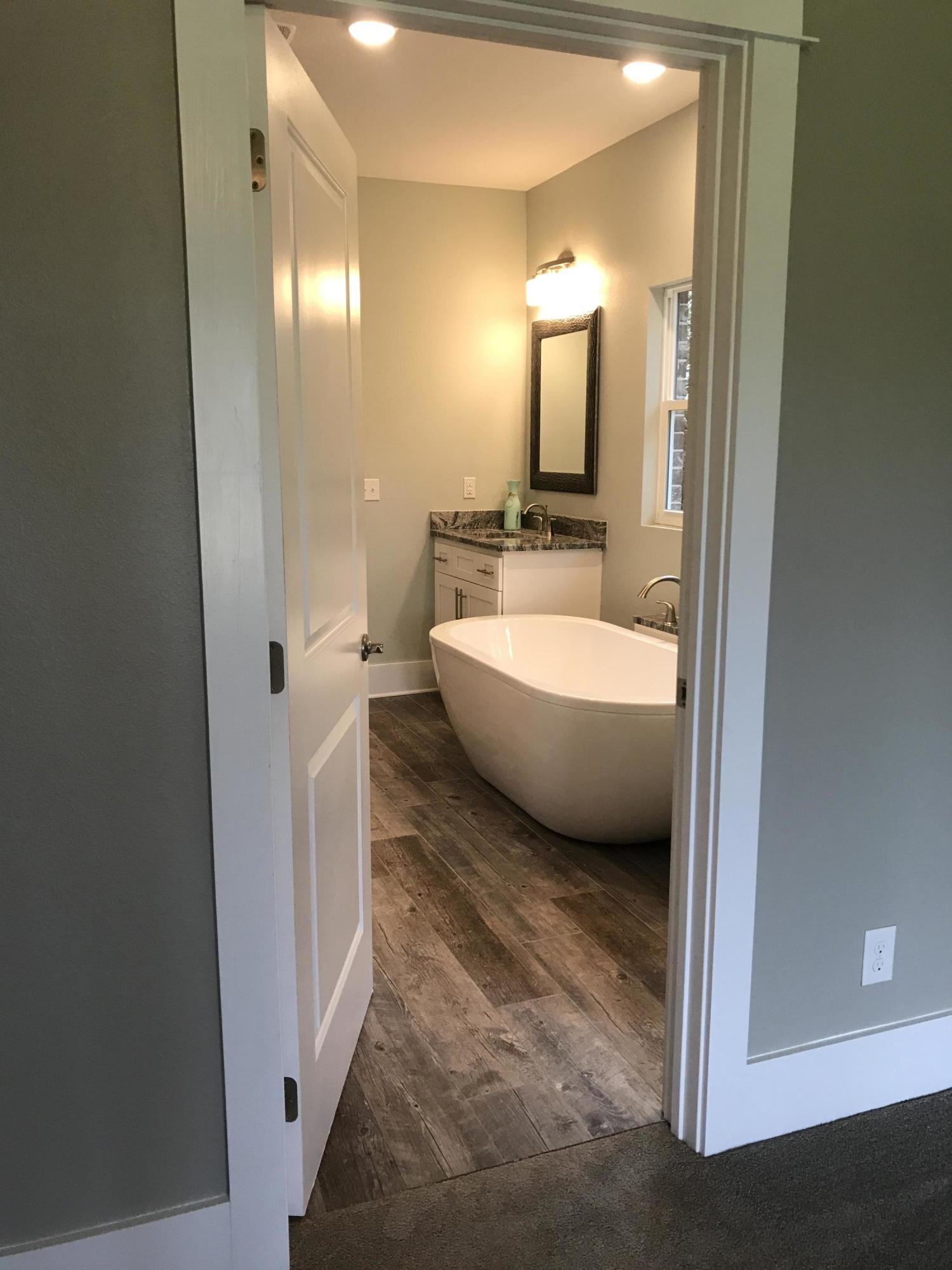 ELLIOTTS POINT - Residential