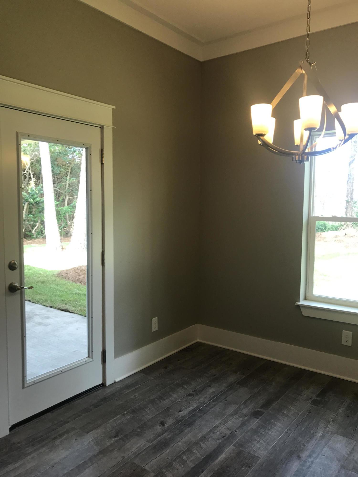 ELLIOTTS POINT - Residential