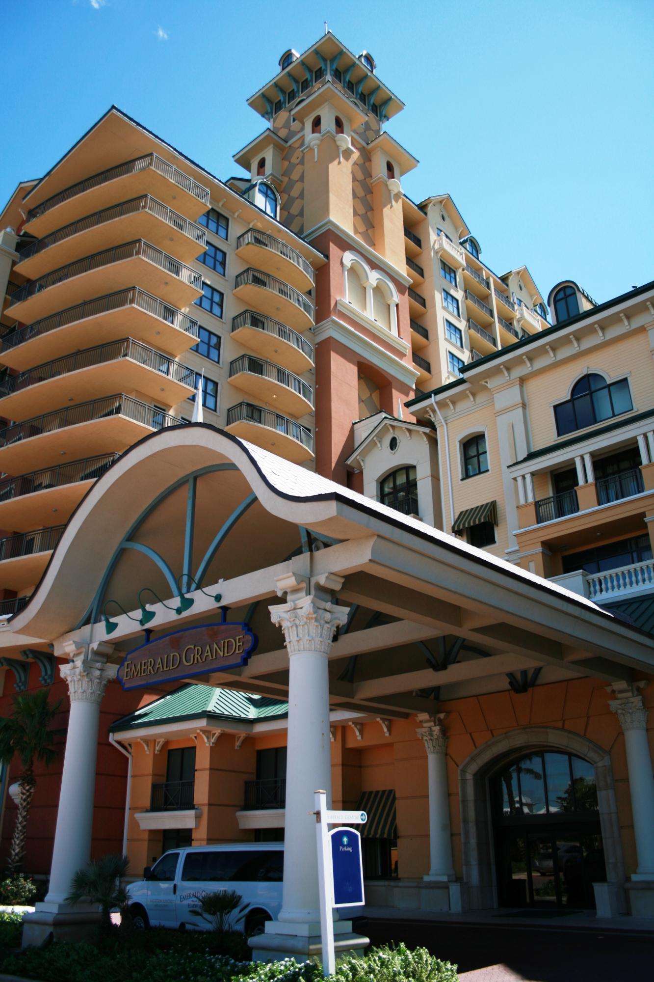 EMERALD GRANDE - Residential