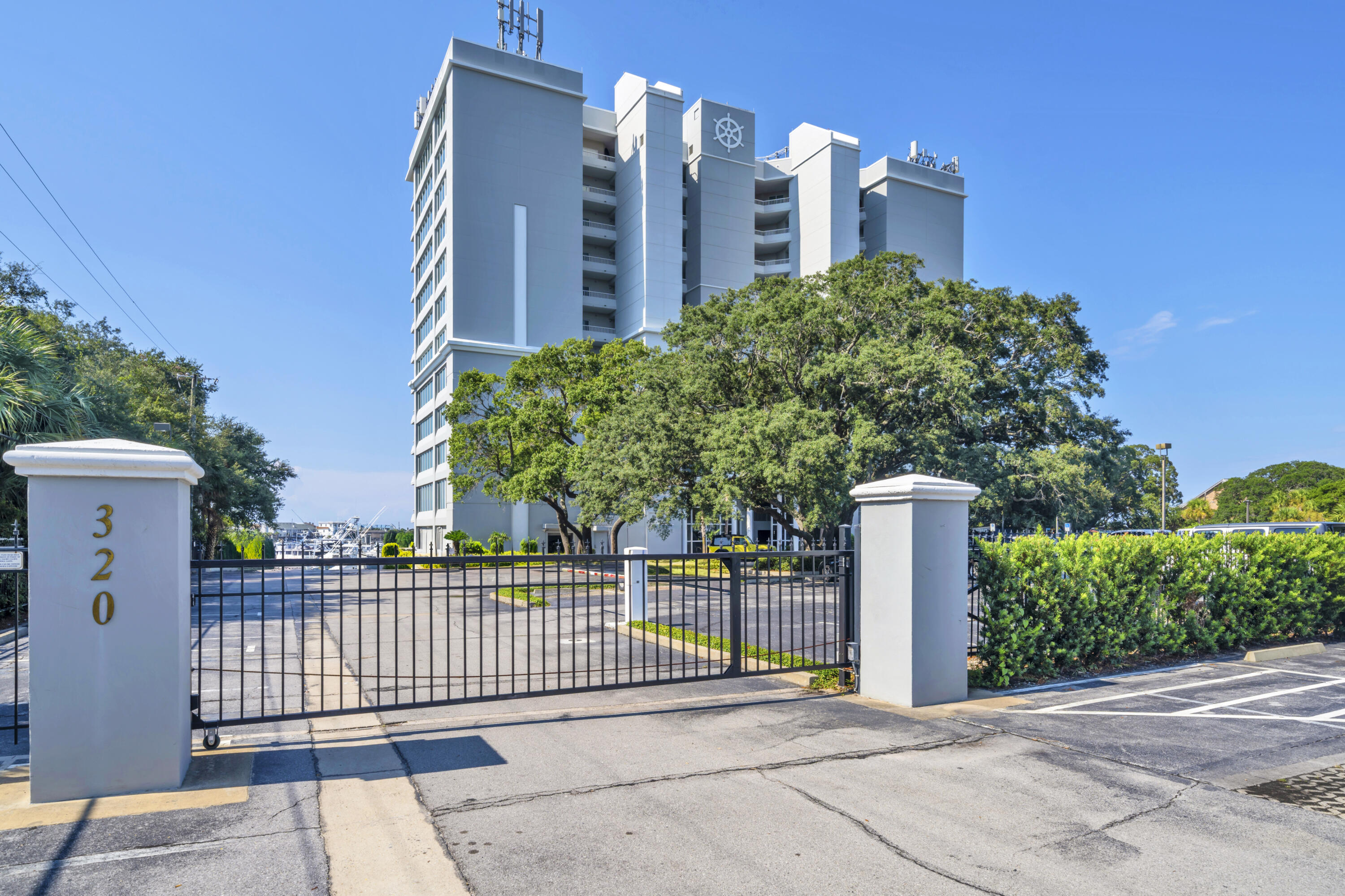 DESTIN YACHT CLUB - Residential