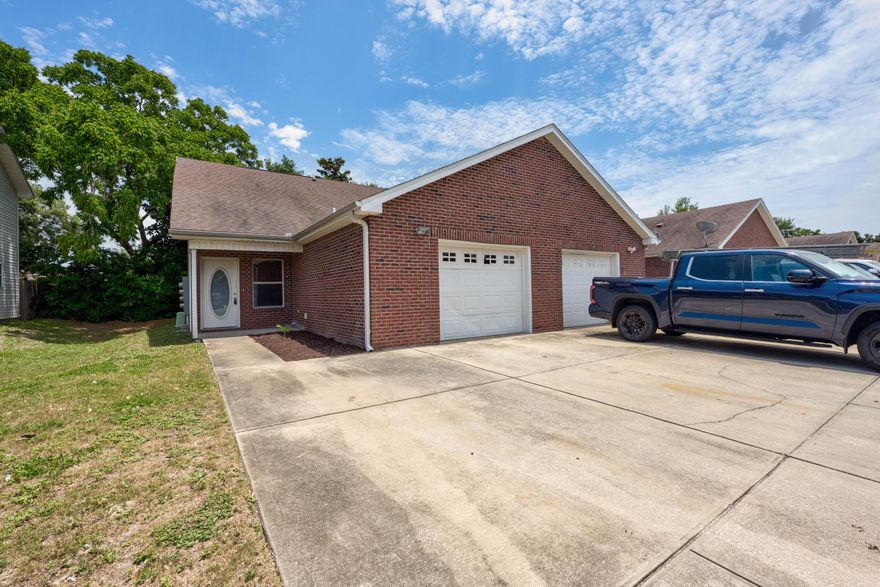 Cozy 3 bedroom, 2 bathrooms conveniently located in the HEART of Destin. This home really lives larger than it's 1375 square feet. This home features a large open living and dining combo, tile throughout downstairs, as well as crown molding. . The large master bedroom, on the first floor, features a walk in closet and easy clean counters and shower/bath combo,. This is just to name a few features. Come see it today it will not last long.