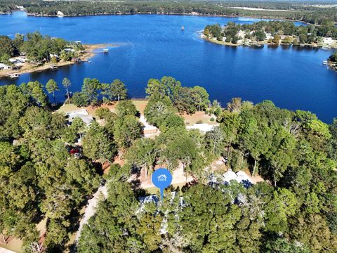 A home in DeFuniak Springs