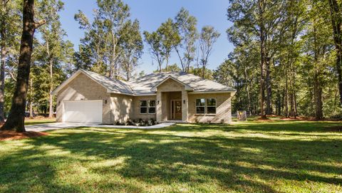 A home in DeFuniak Springs