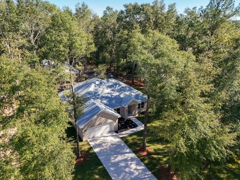 A home in DeFuniak Springs