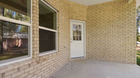 A home in DeFuniak Springs