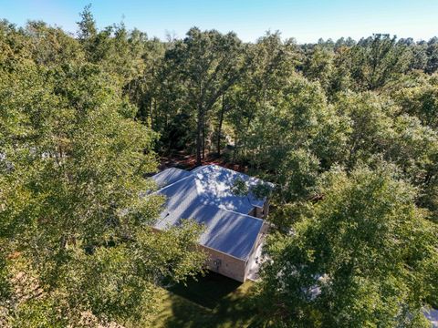 A home in DeFuniak Springs