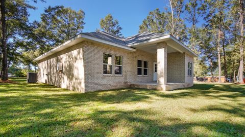 A home in DeFuniak Springs