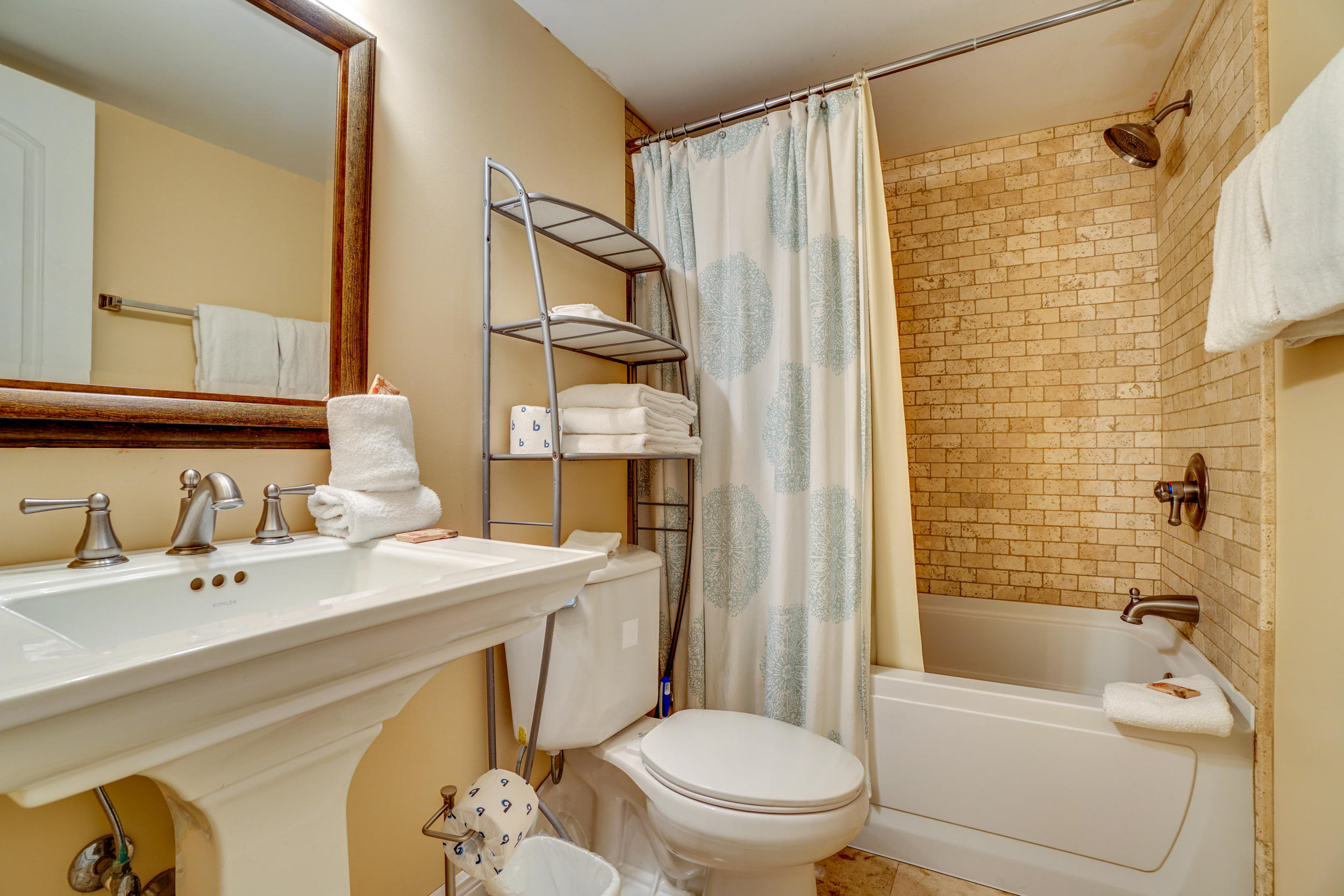 EL MATADOR CONDO - Residential