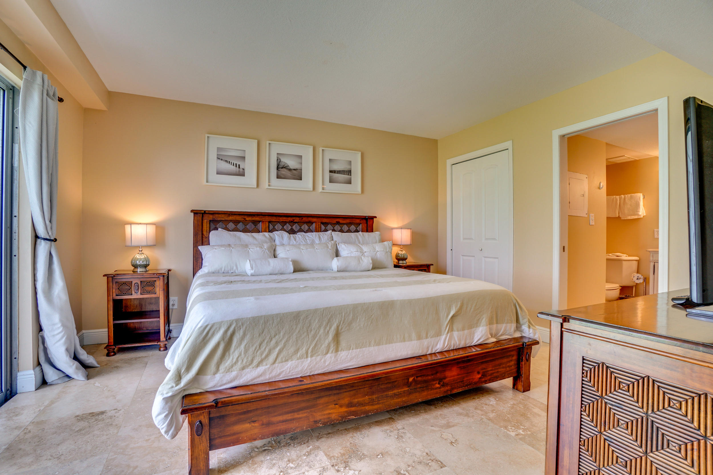 EL MATADOR CONDO - Residential