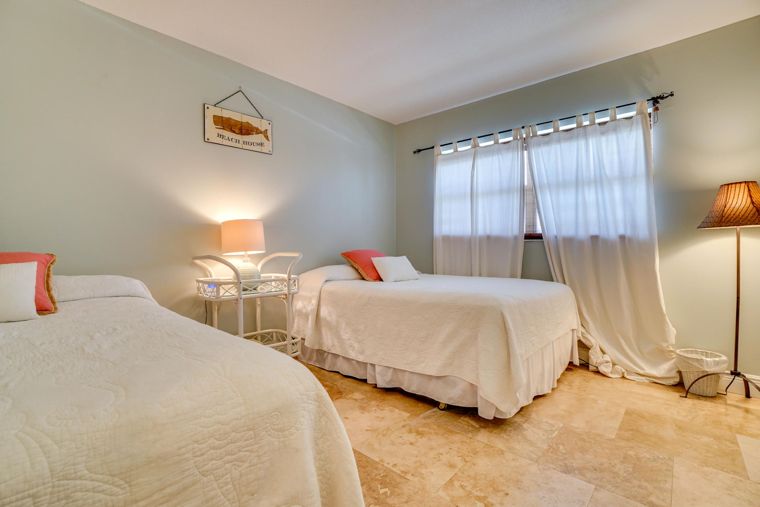 EL MATADOR CONDO - Residential