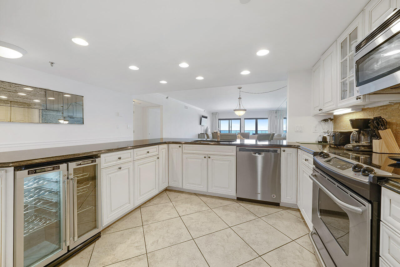 BREAKERS EAST CONDO - Residential