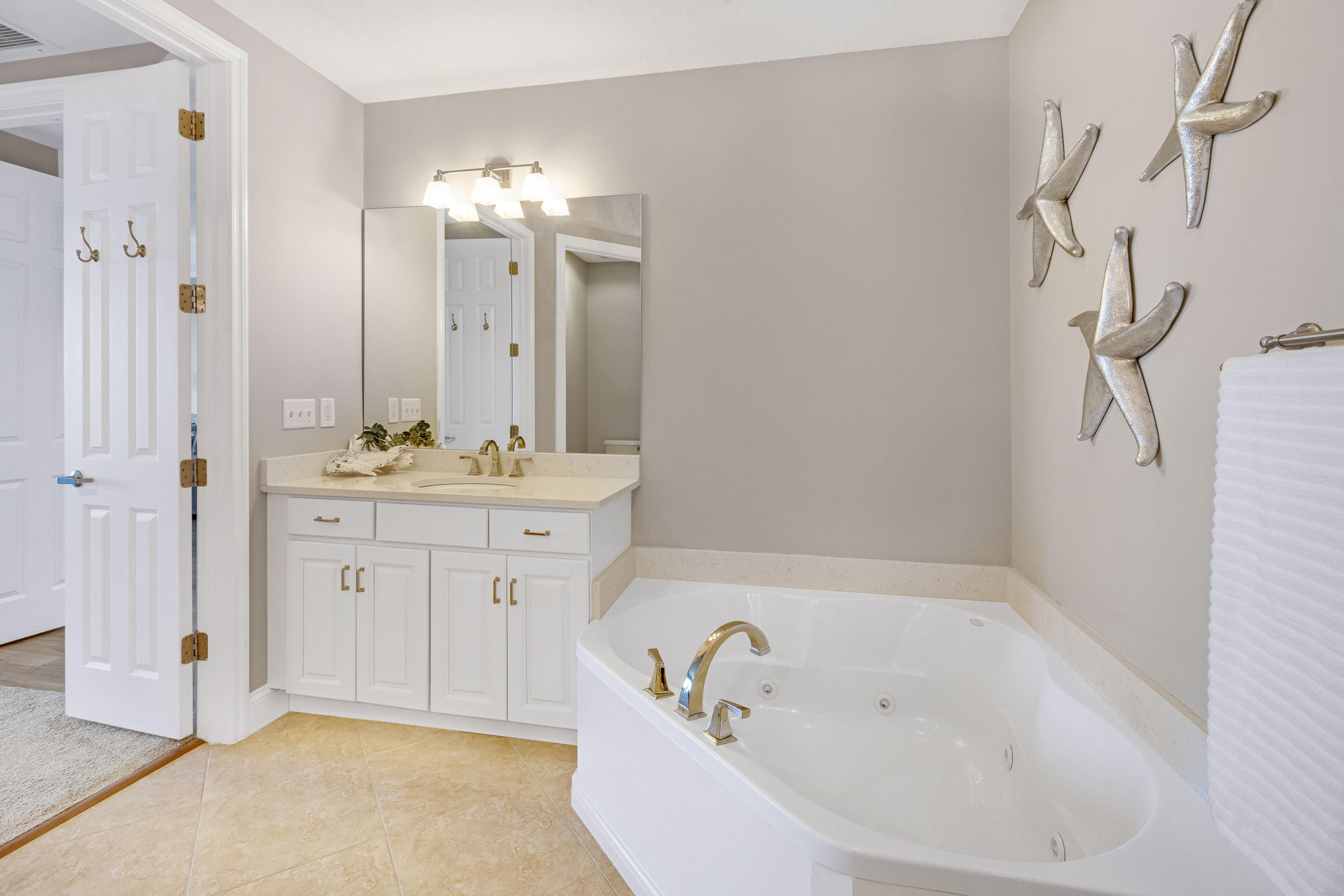 ALEXANDER AT PALM COURT - Residential