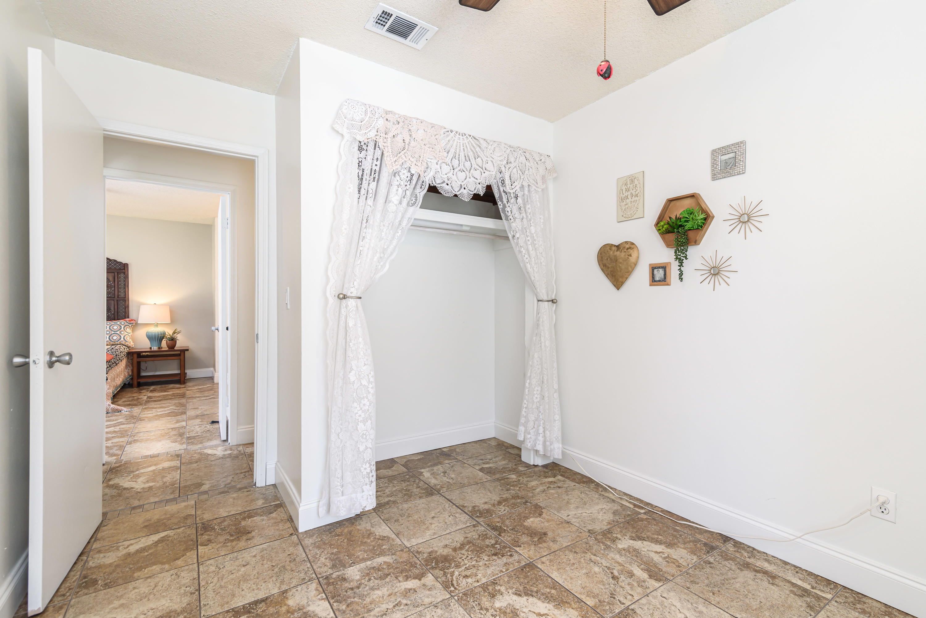 HIDDEN TRAILS PH 1 - Residential