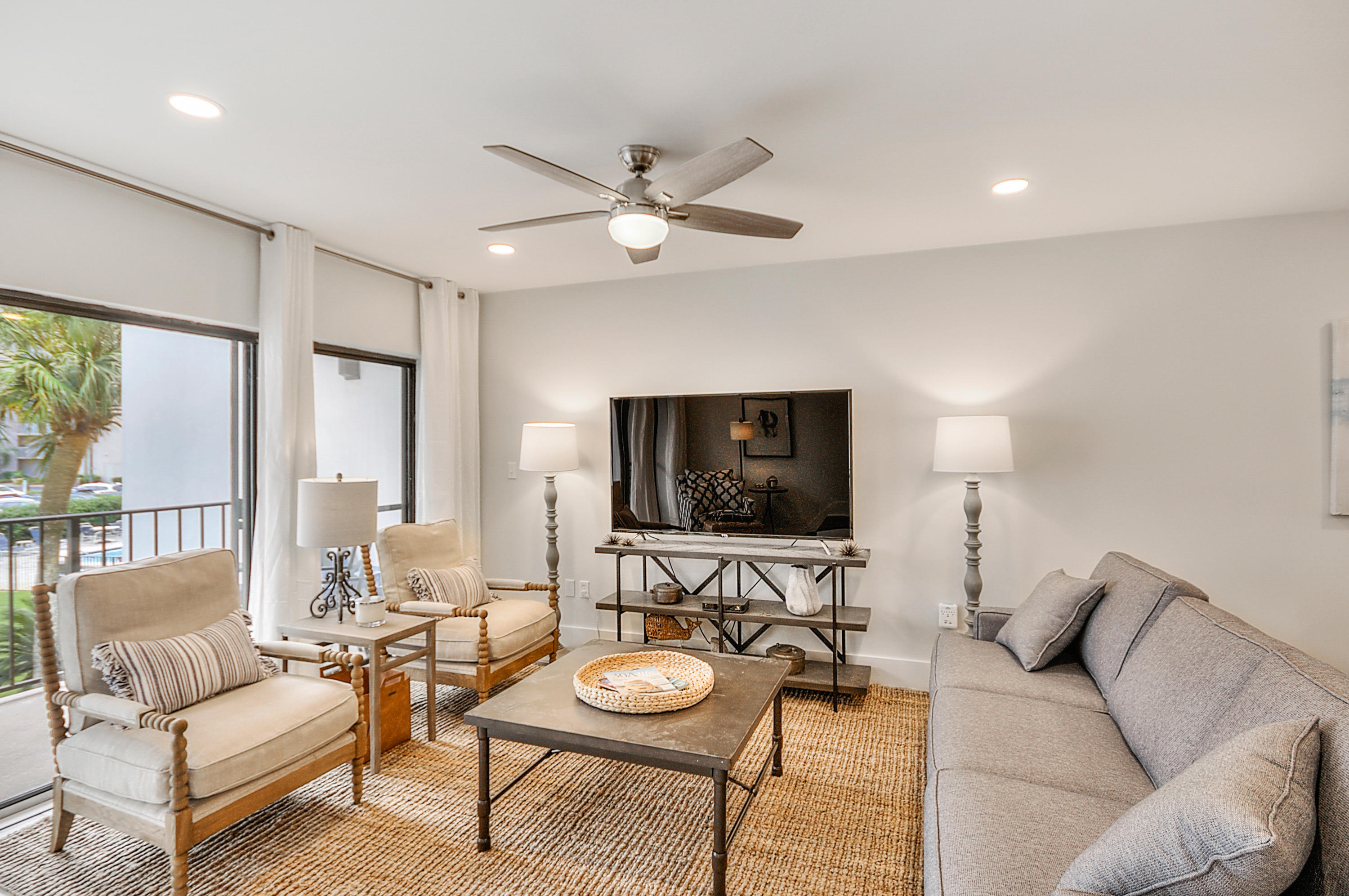 EMERALD HILL CONDO PH 3 - Residential