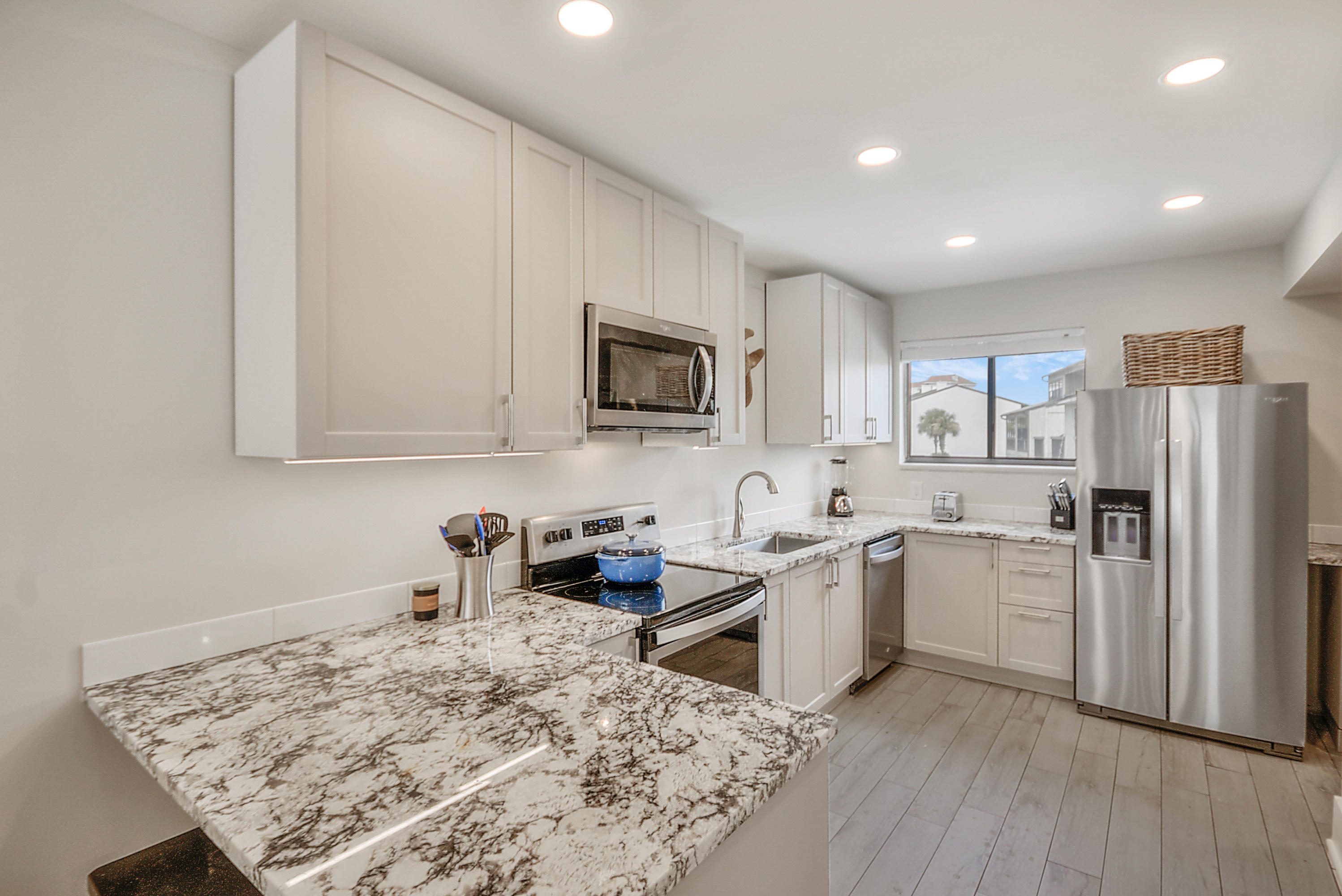 EMERALD HILL CONDO PH 3 - Residential