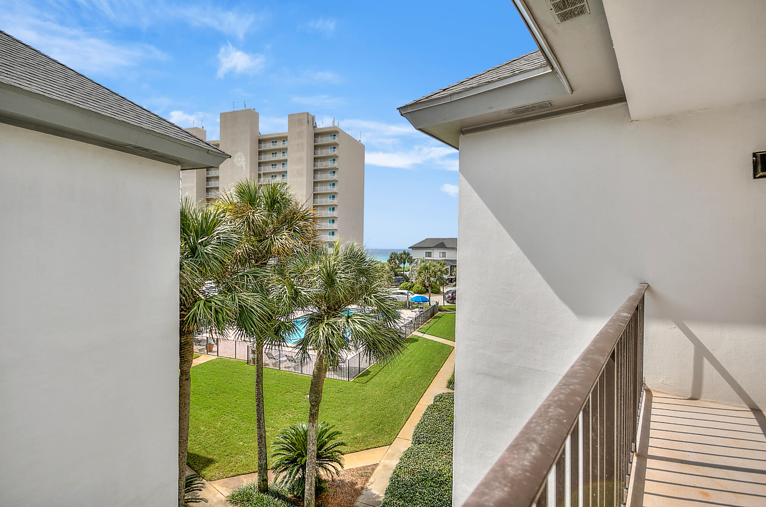 EMERALD HILL CONDO PH 3 - Residential