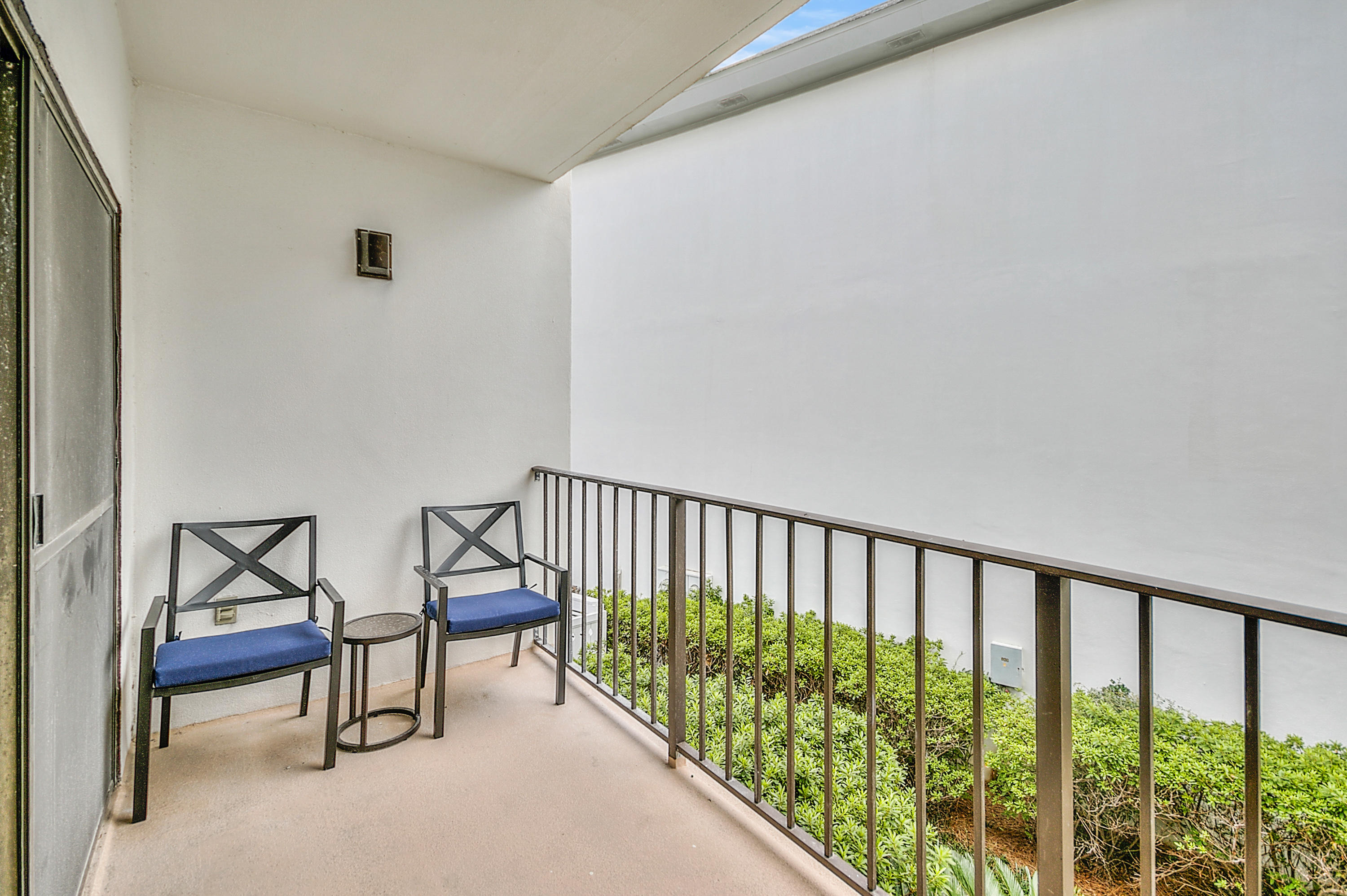 EMERALD HILL CONDO PH 3 - Residential