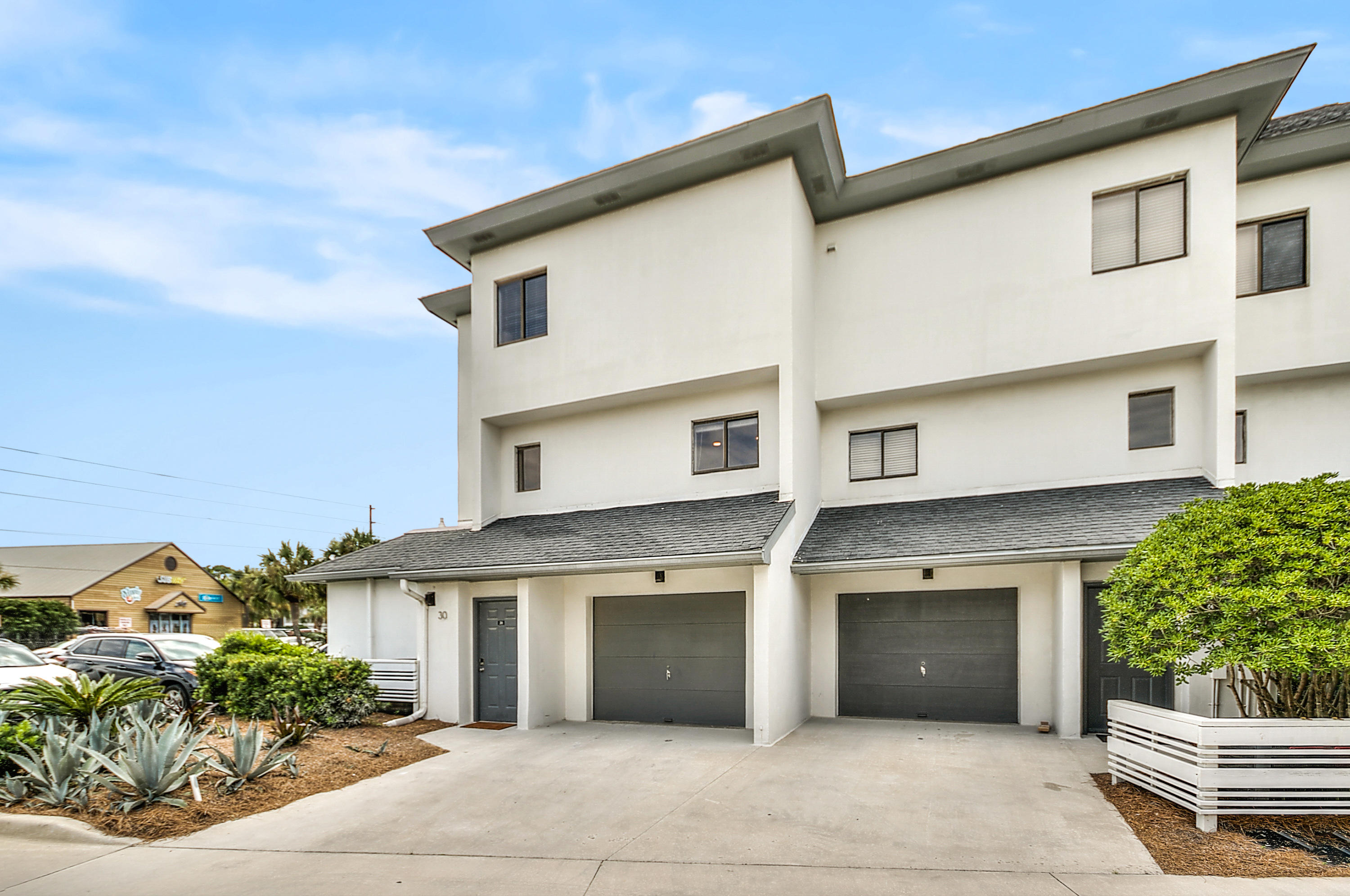 EMERALD HILL CONDO PH 3 - Residential