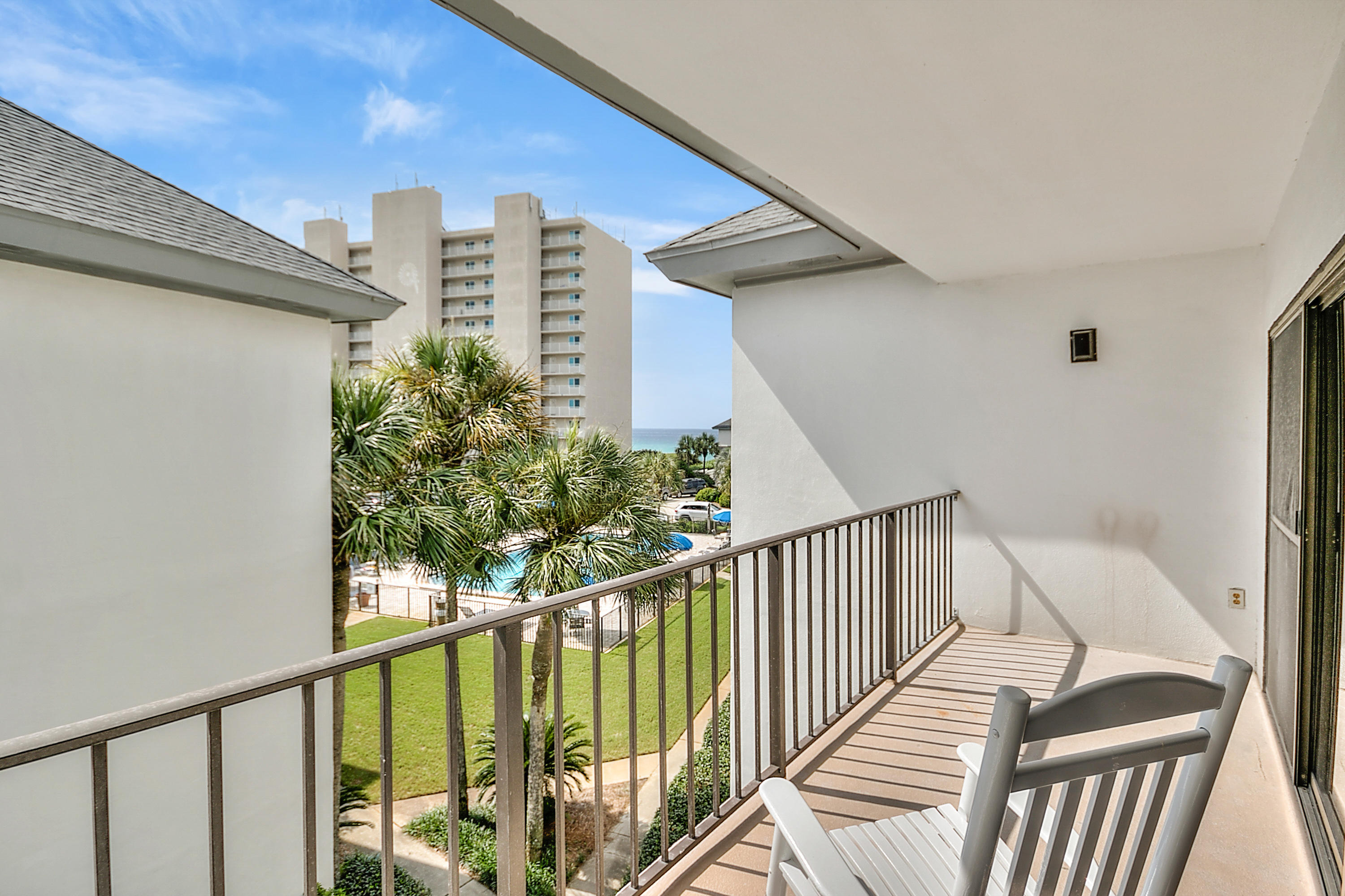 EMERALD HILL CONDO PH 3 - Residential