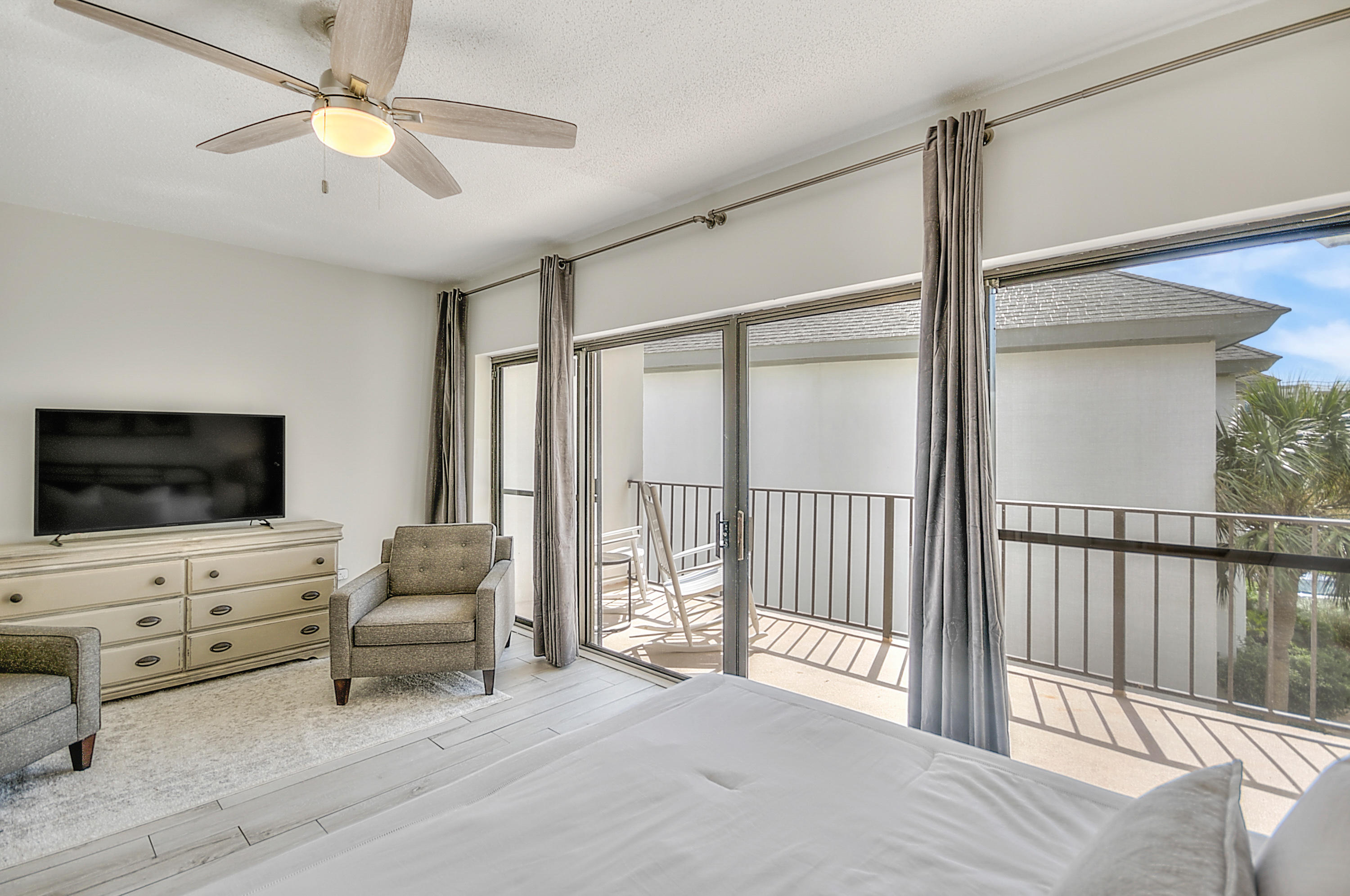 EMERALD HILL CONDO PH 3 - Residential