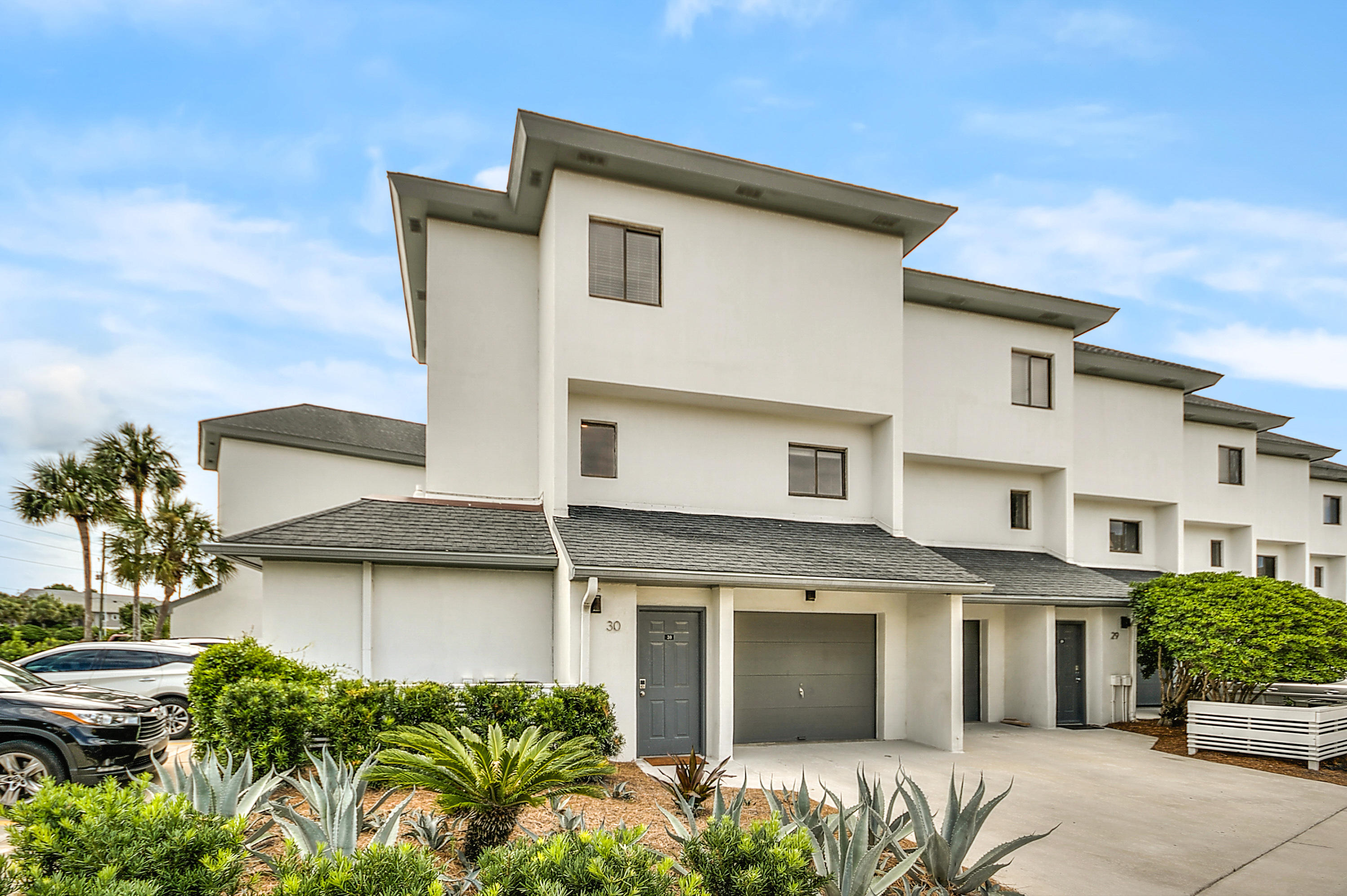 EMERALD HILL CONDO PH 3 - Residential