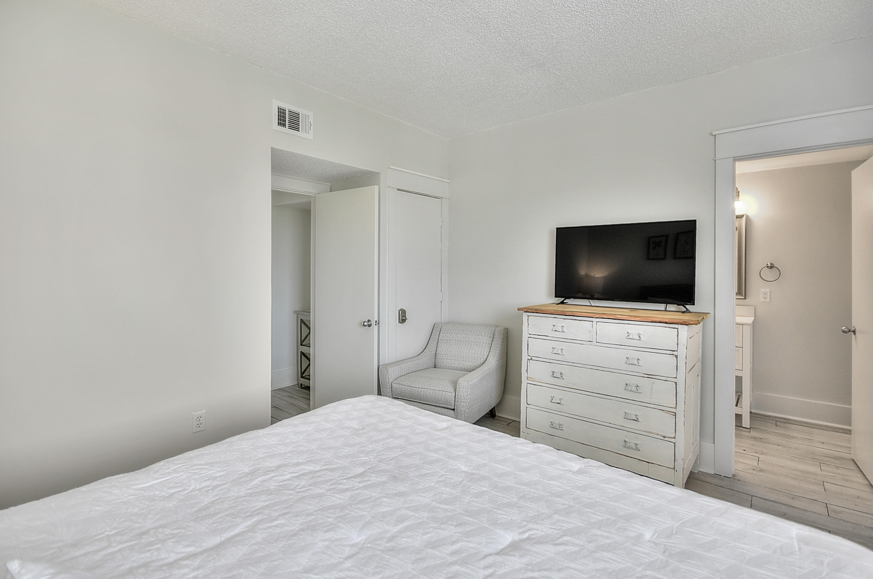 EMERALD HILL CONDO PH 3 - Residential