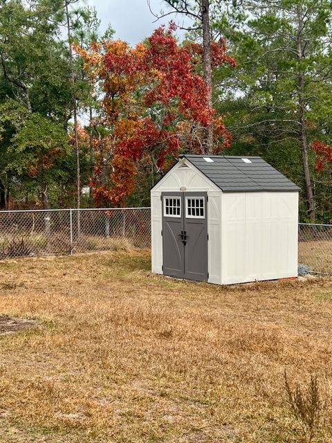 A home in DeFuniak Springs