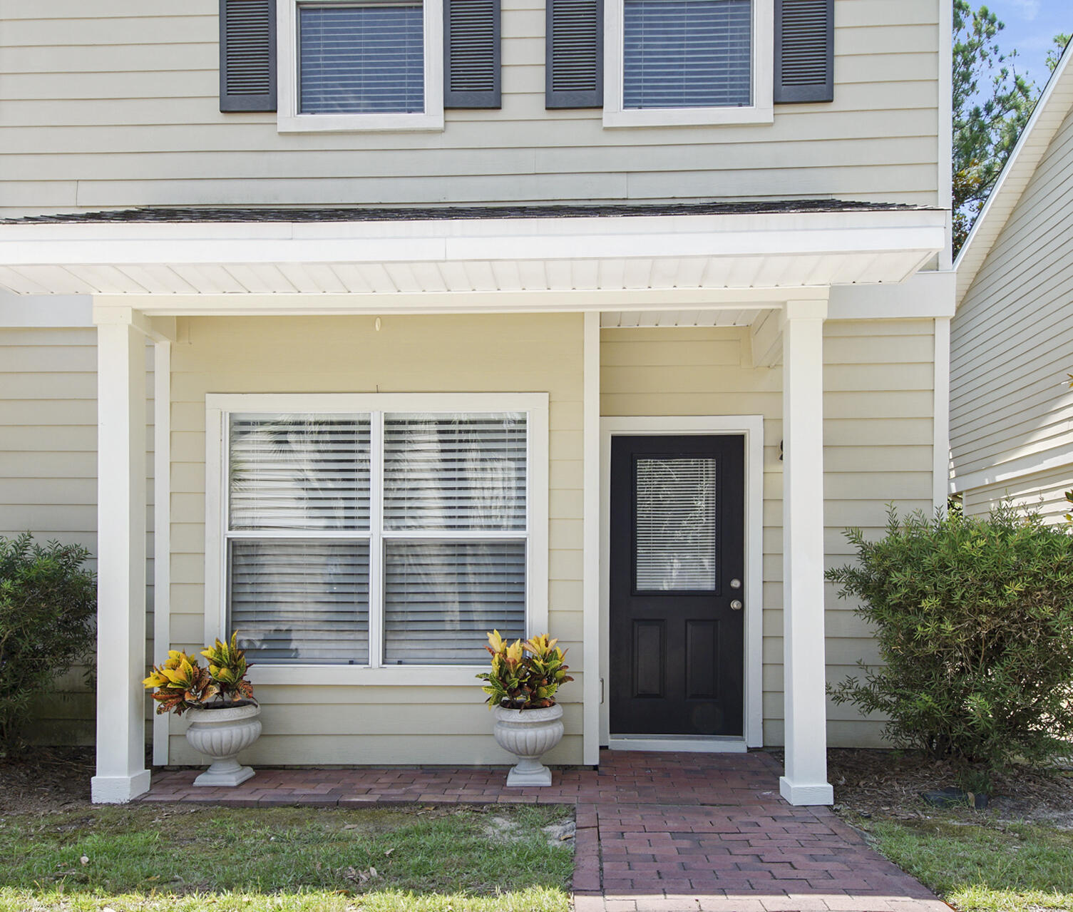 **ASSUMABLE FHA MORTGAGE @ 3.375% INTEREST RATE WITH PENNYMAC** Walking distance to Freeport Elementary School & in the top 5 most affordable homes in Freeport...don't miss this one! This lovely townhome has many features buyers are looking for: end unit, 2-parking spots under shade, clean, space in kitchen for bistro set or a cabinet for a coffee bar, extra storage and washer & dryer included. New or updated items include: roof, water heater, refrigerator, dishwasher, deck, HVAC (inside & outside), paint and carpet. Community pool with restrooms. All units have public water, sewer & utilities. Ready for new owners!