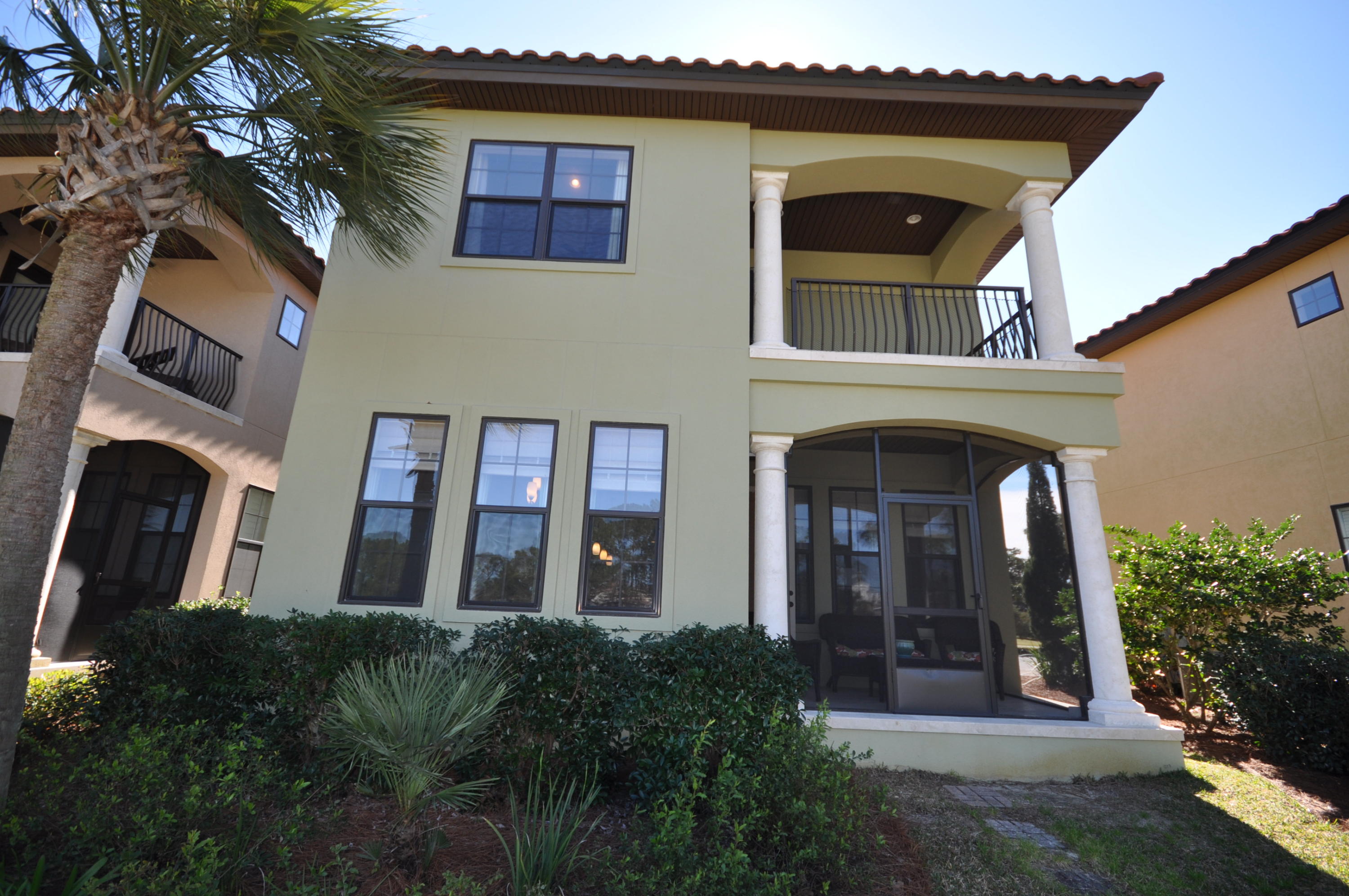 VILLA LAGO - Residential