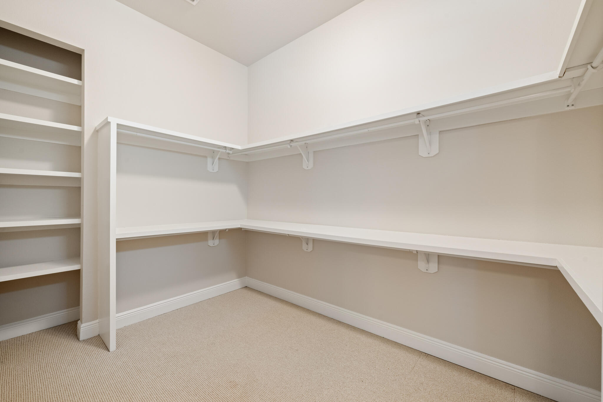 LAURELWOOD ESTATES - Residential