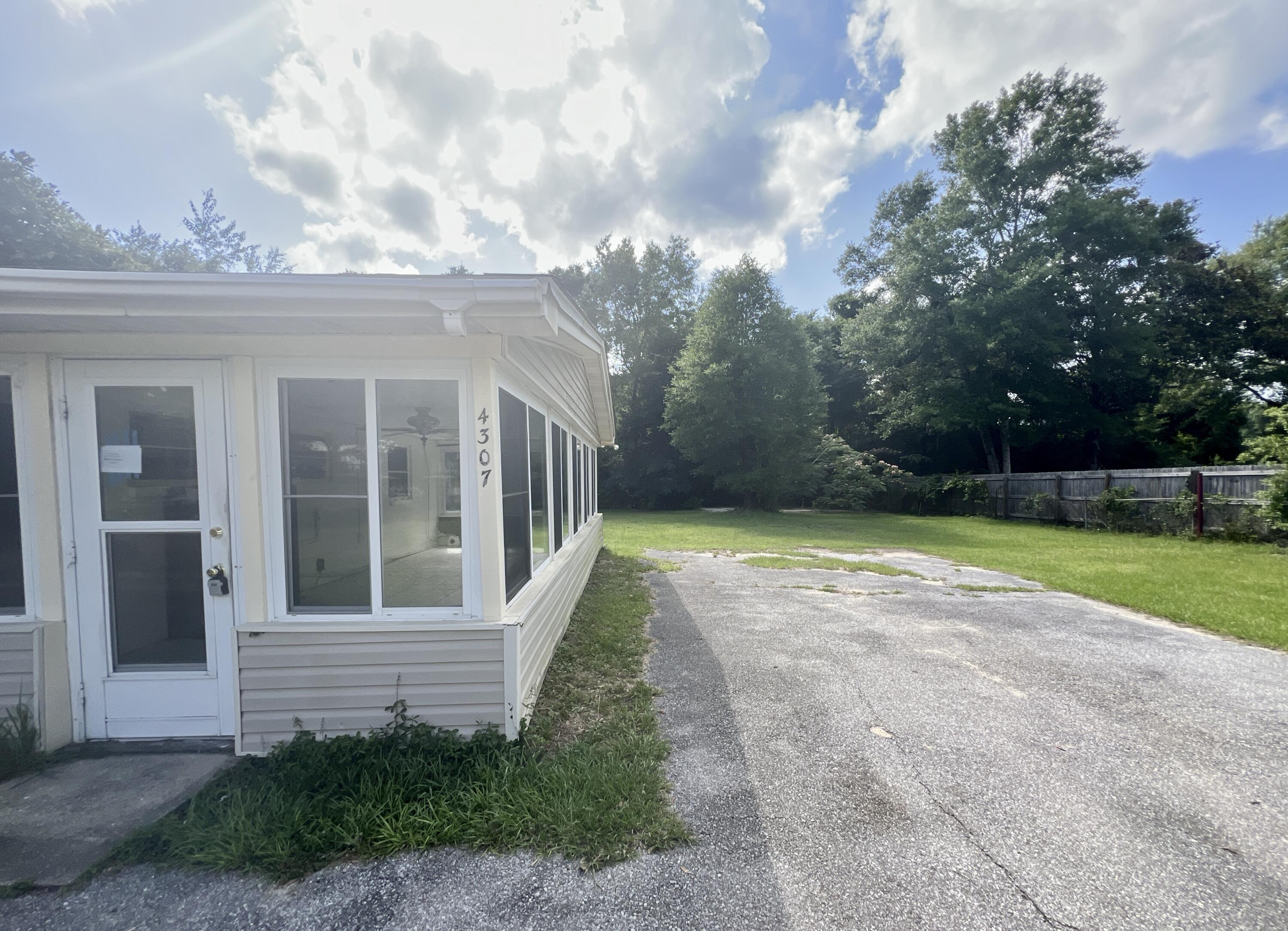 FLORIDA TOWN HEIGHTS - Residential