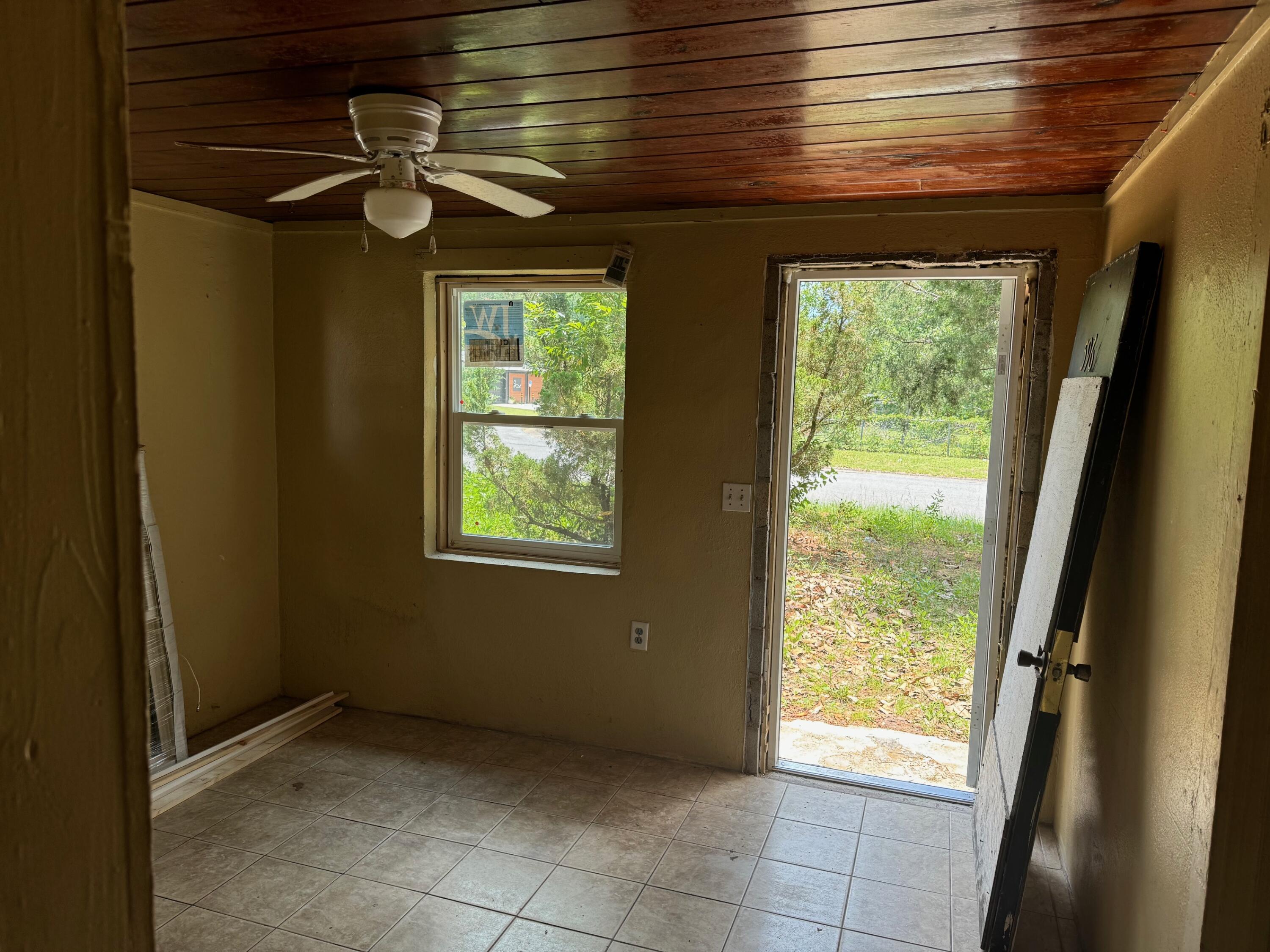 MORRIS ADDN TO CRESTVIEW - Residential