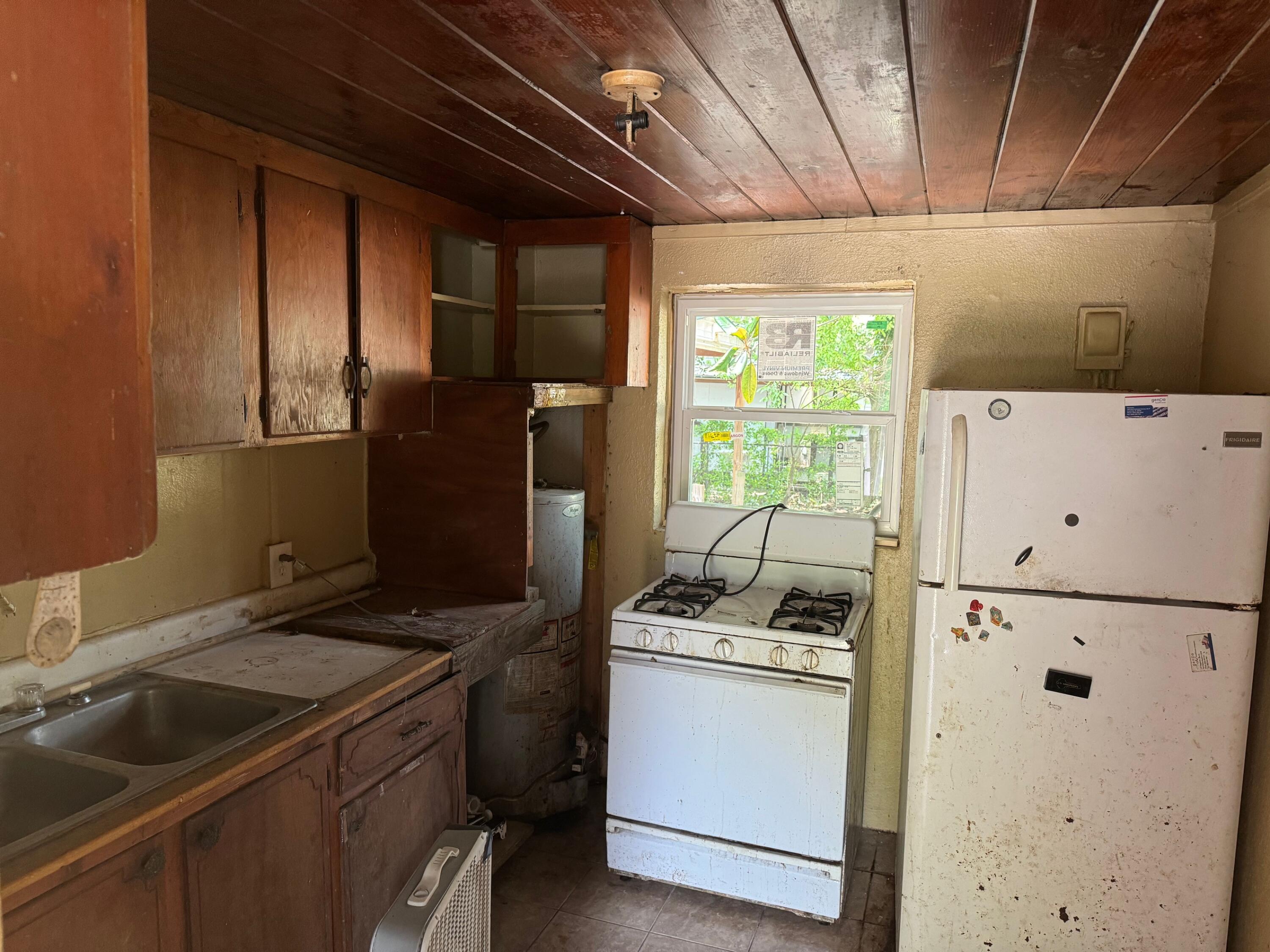 MORRIS ADDN TO CRESTVIEW - Residential