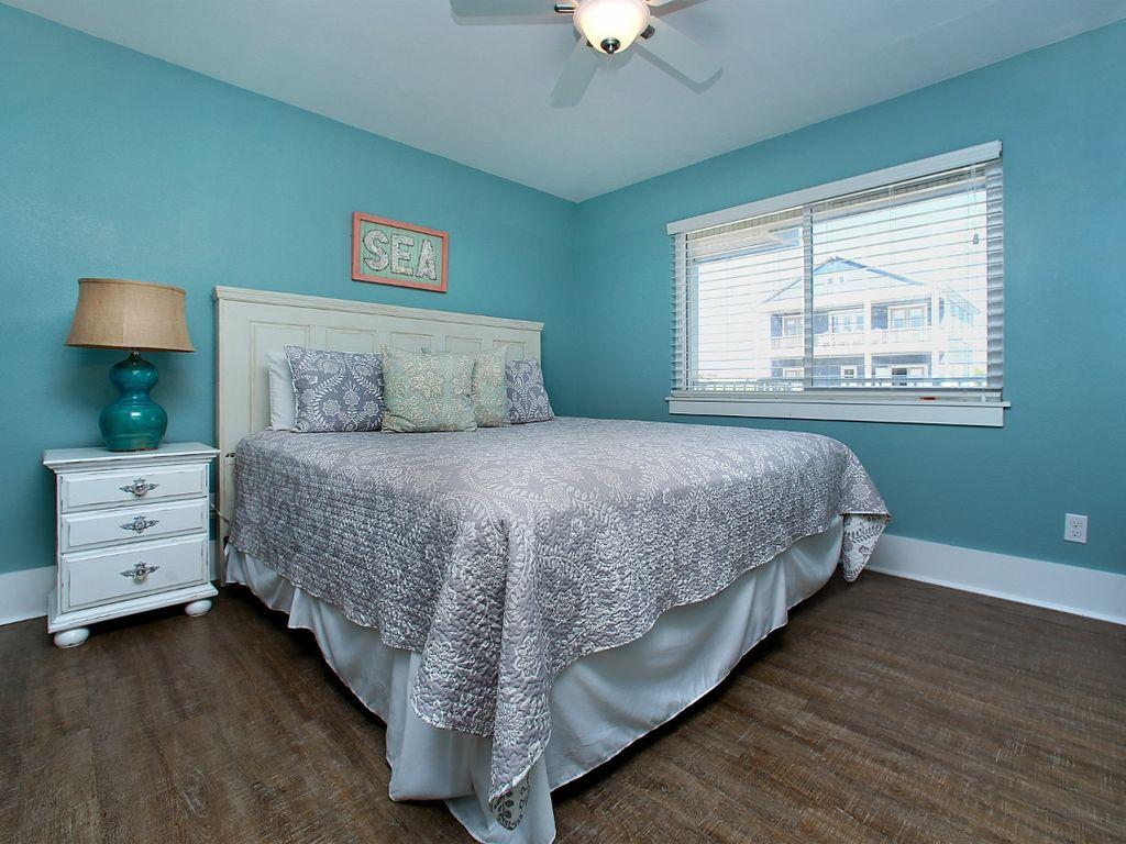 COMMODORE'S RETREAT LIMITED CONDO - Residential