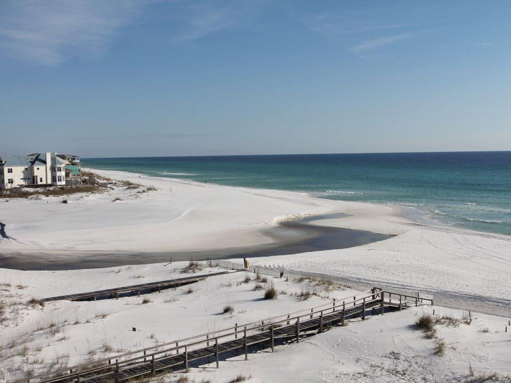 COMMODORE'S RETREAT LIMITED CONDO - Residential