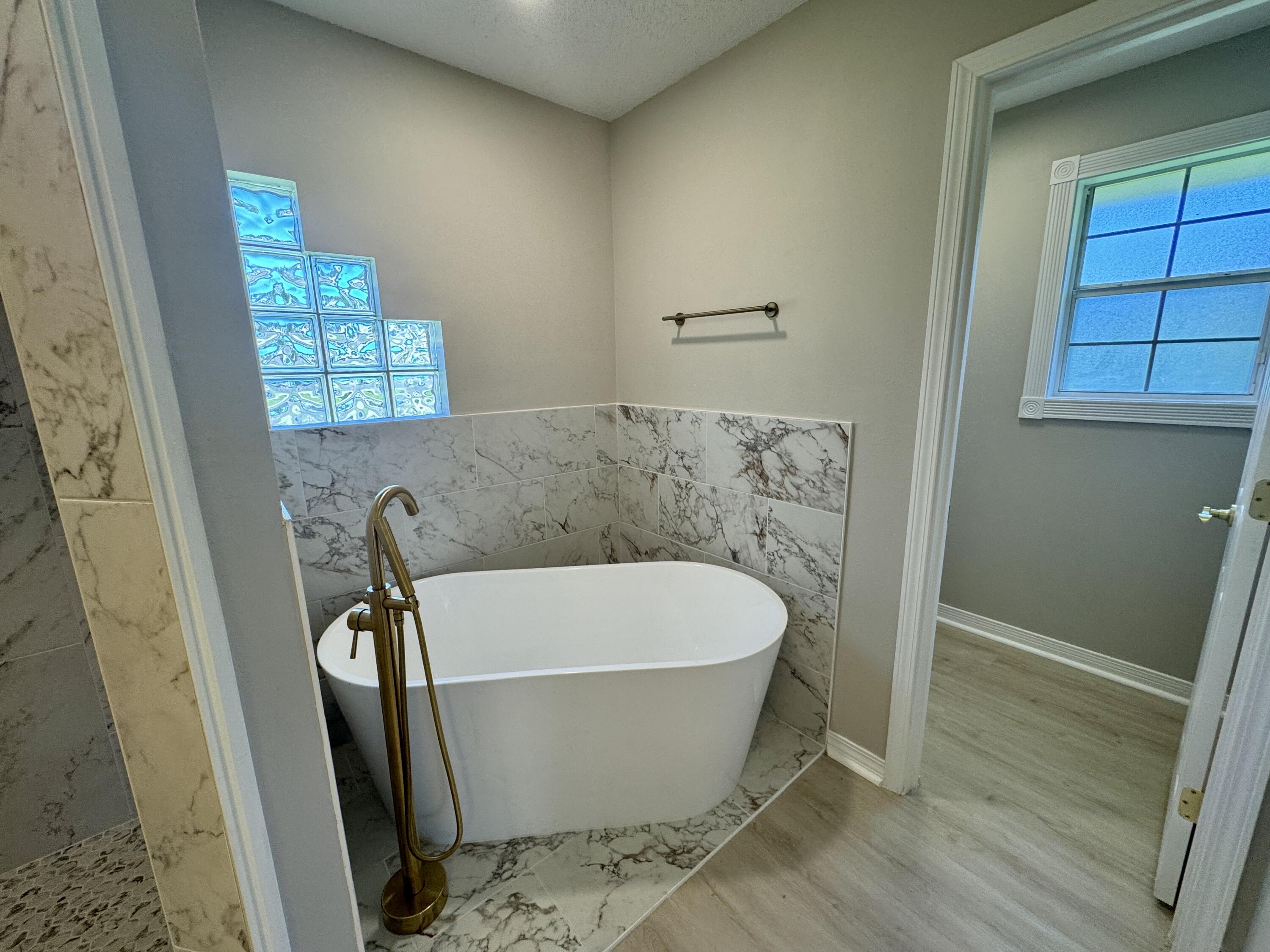 LAKE CHARLENE EAST - Residential Lease