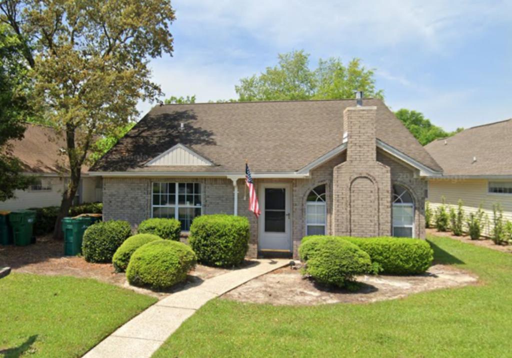 Split floor plan home with 3 Bedrooms, 2 Bath located in Bluewater Bay. Screened in porch and a deck out back. HOA takes care of front lawn. Washer and dryer come in as is condition. No Pets